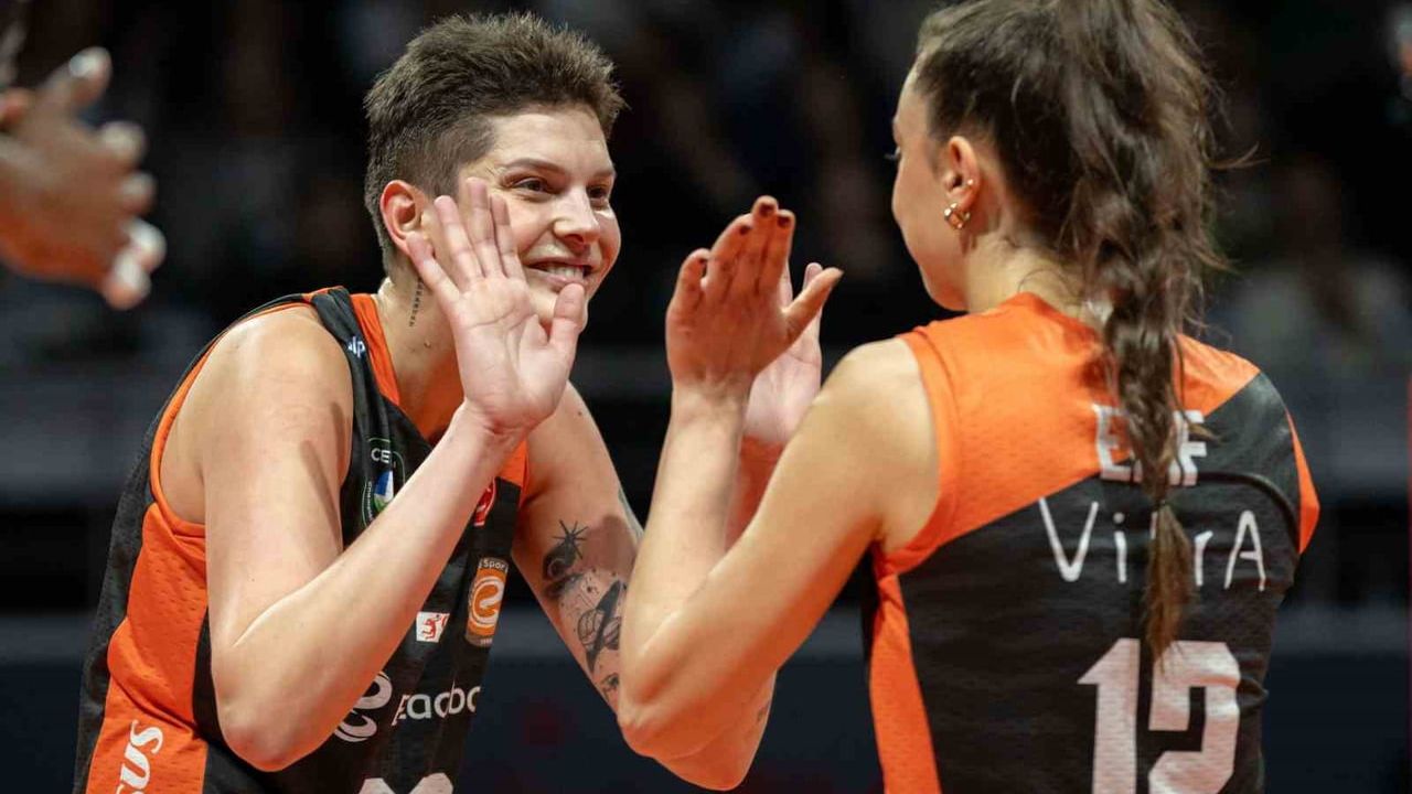 Sultanlar Ligi: Fenerbahçe Medicana 3-1 Eczacıbaşı Dynavit (25-12, 25-23, 18-25, 25-22)