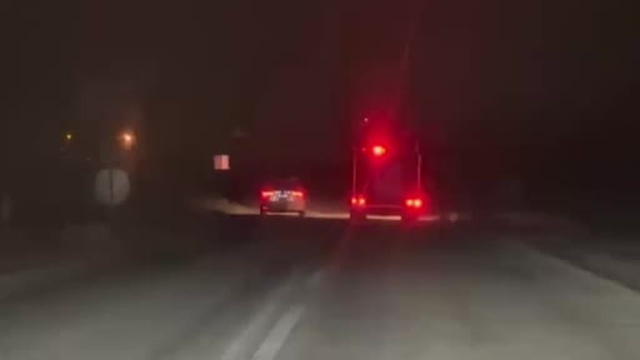 Sungurlu'da tır şarampole devrildi: 1 yaralı