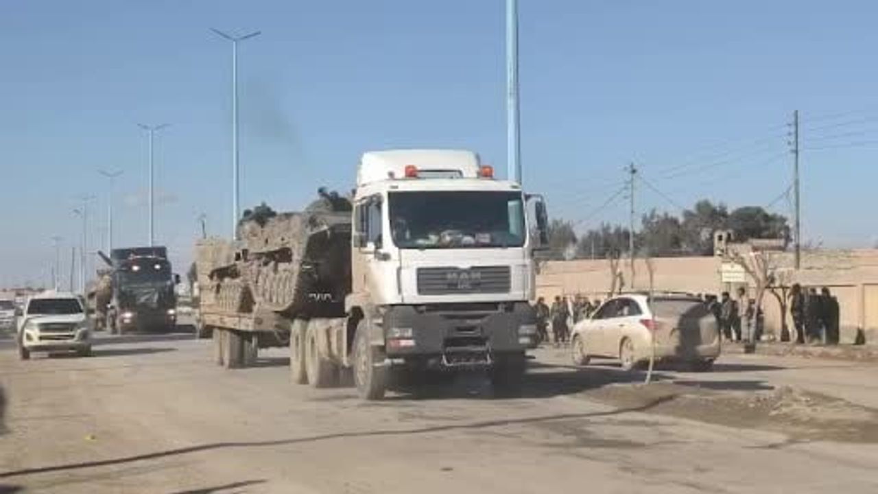 Suriye Ordusu Rakka'dan Haseke'ye Binlerce Araçlık Konvoyla İlerliyor