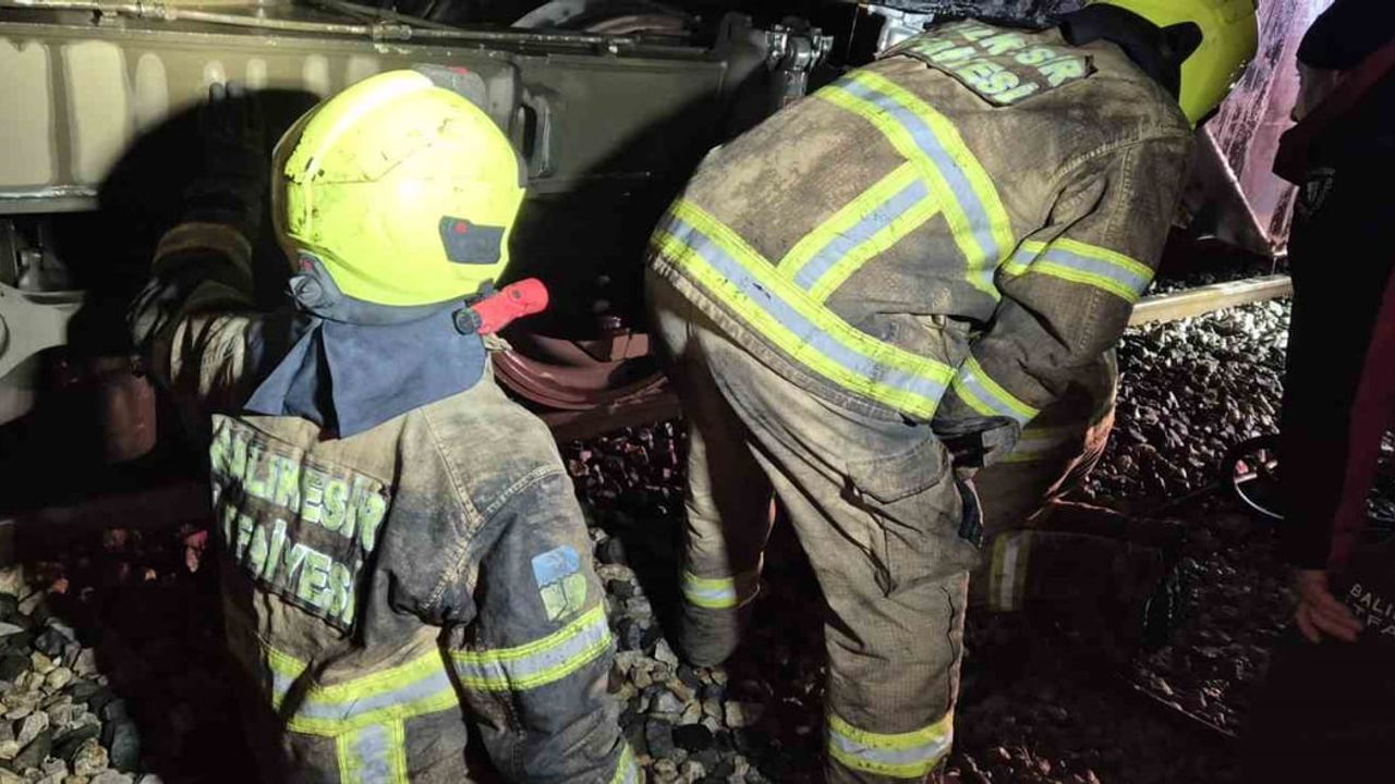 Susurluk'ta Bandırma-Afyon seferini yapan TCDD yük treninde yangın