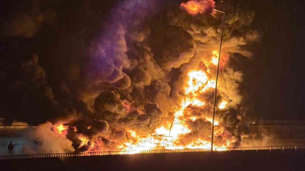 TAG Otoyolu Nurdağı Viyadüğü'nde Bebek Bezi Yüklü Tır Yandı; Yaralanma Olmadı