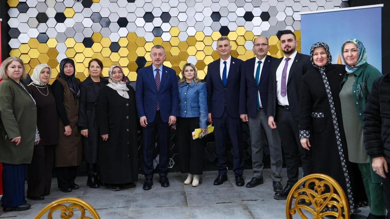 Tahir Büyükakın: Türkiye yeni dönemde 'oyun kuran ülke' konumuna hazırlanıyor