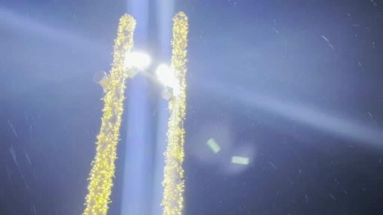 Taksim'de yeni yılın ilk dakikalarında kar yağışı