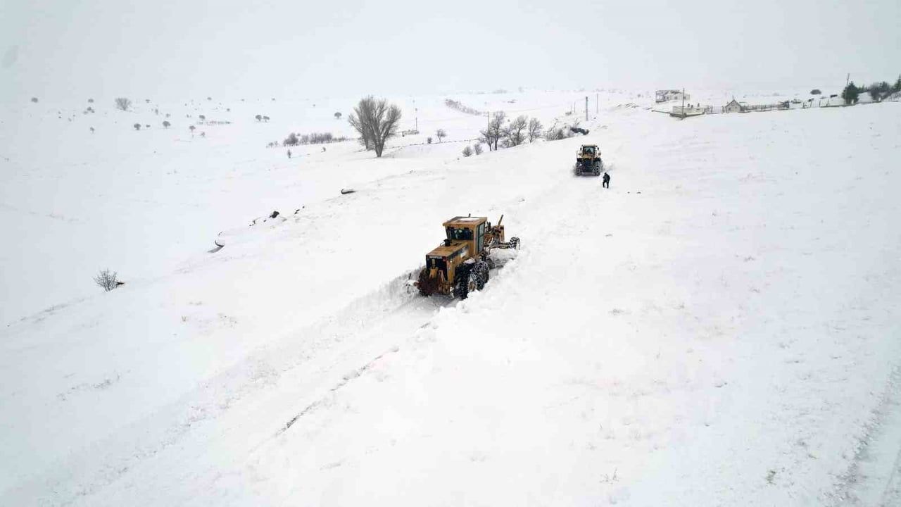 Talas Belediyesi kış çalışmaları hız kesmiyor; vatandaşlardan teşekkür