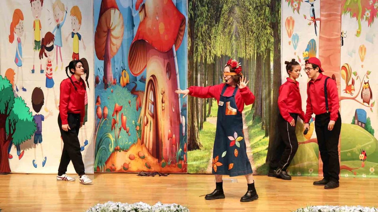 Talas’ta yarıyıl etkinliği: 'Başkan Amca’dan Karne Hediyesi' kapsamında 'Körebe' oyunu sahnelendi