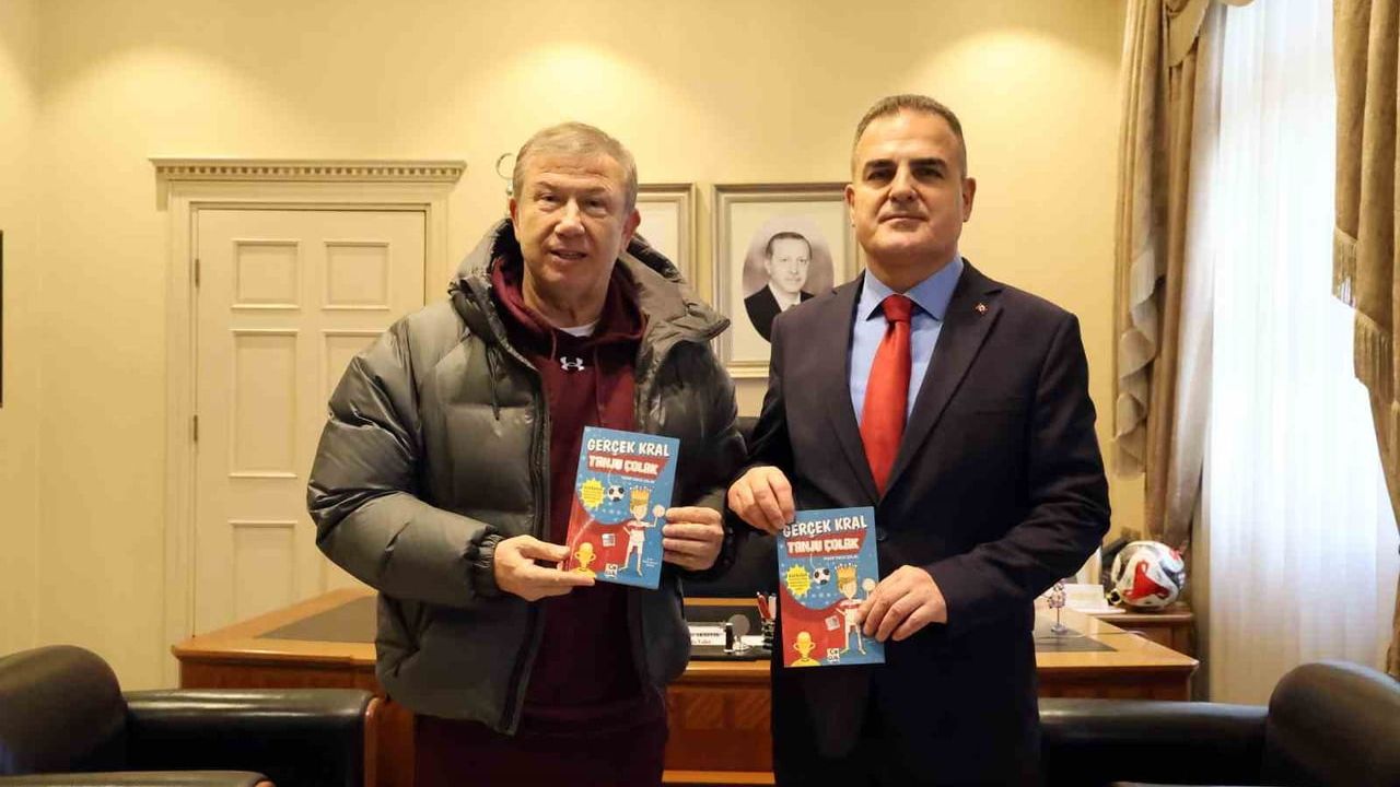 Tanju Çolak, 'Gerçek Kral Tanju Çolak' Kitabını Muğla Valisi Dr. İdris Akbıyık'a Hediye Etti
