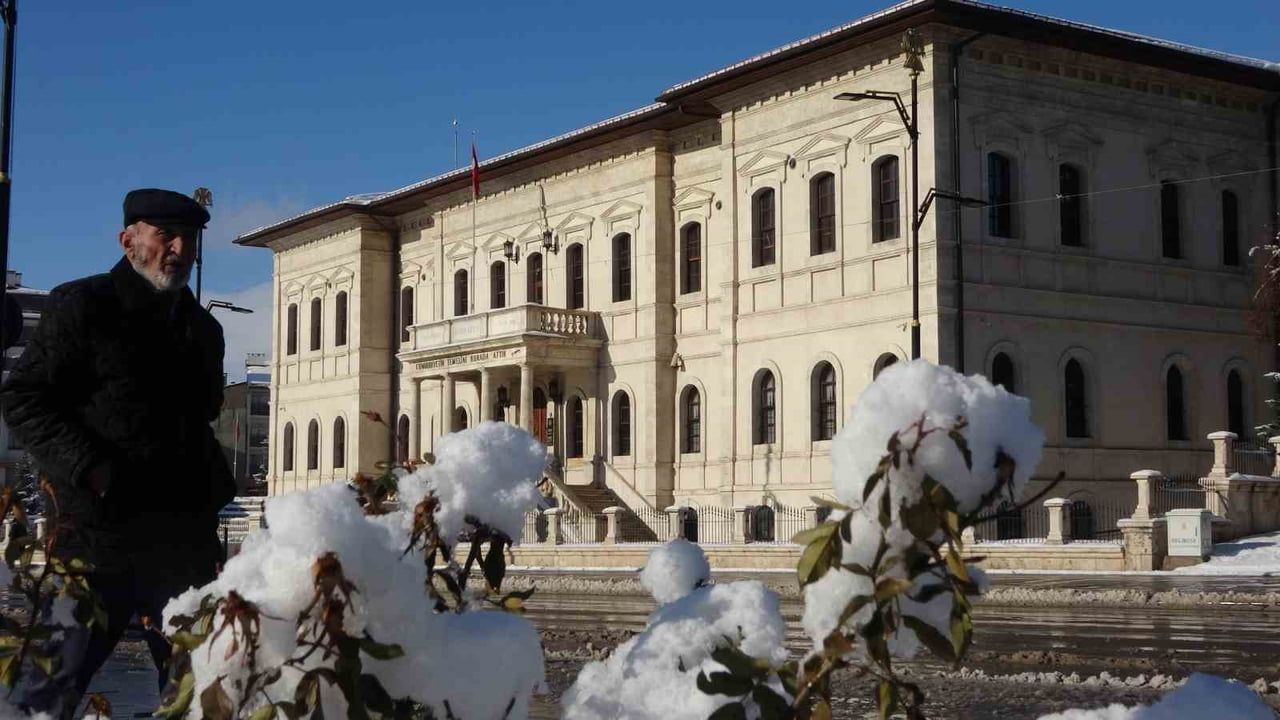 Tarkan’ın Sivas’taki 946 milyonluk bağış iddiası resmi makamlarca yalanlandı