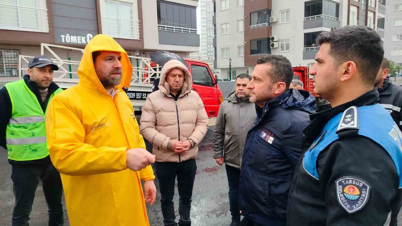 Tarsus Belediyesi şiddetli yağışa karşı teyakkuzda; Başkan Ali Boltaç sahada