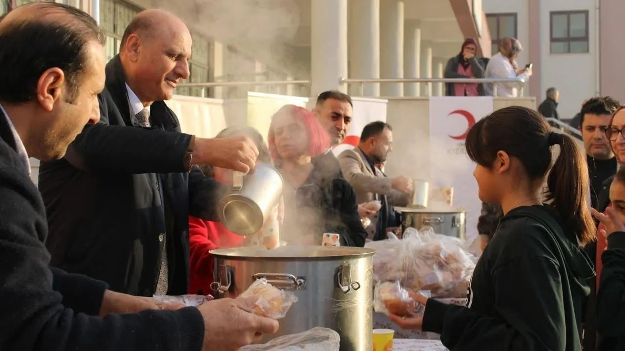 Tarsus'ta 'Devletin Eli Sofranın Bereketi' projesi öğrencilerle buluştu