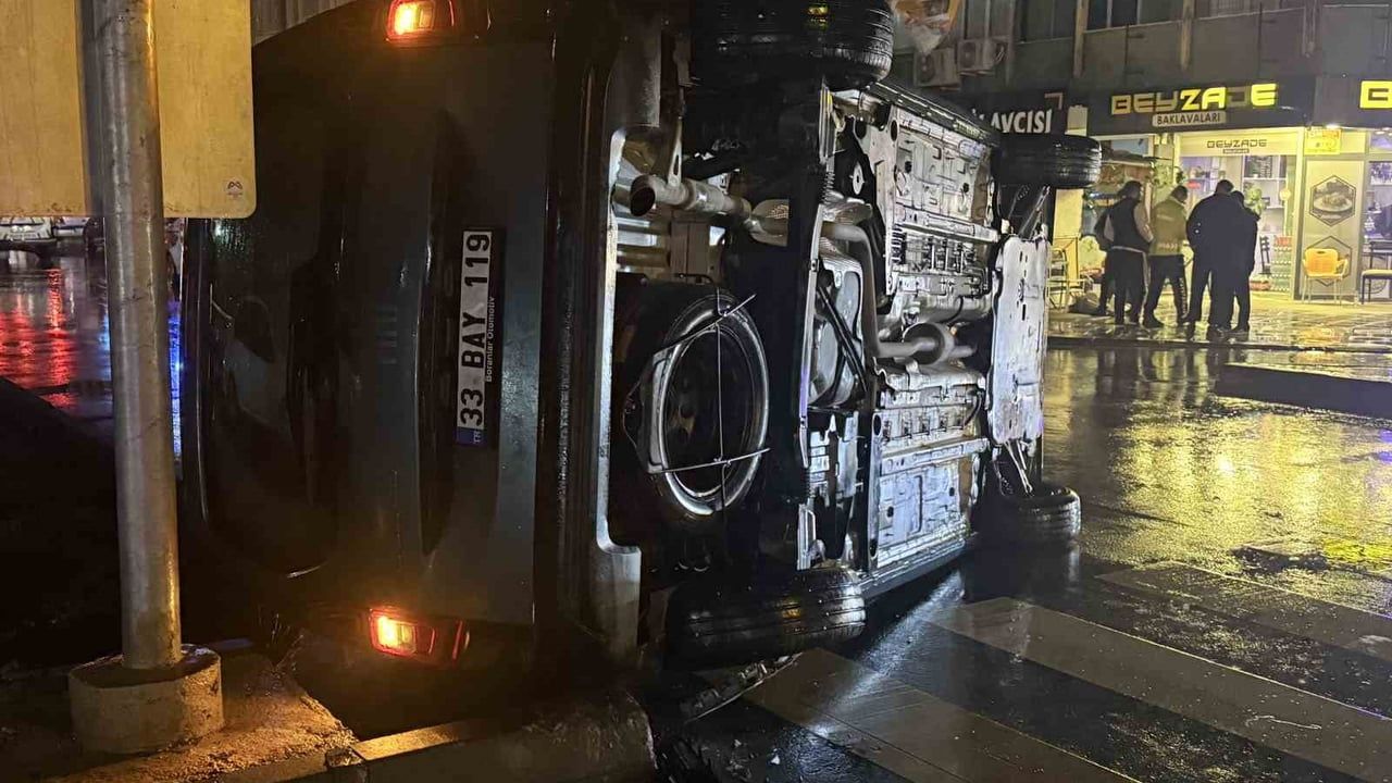 Tarsus'ta iki aracın çarpışması: 2 yaralı