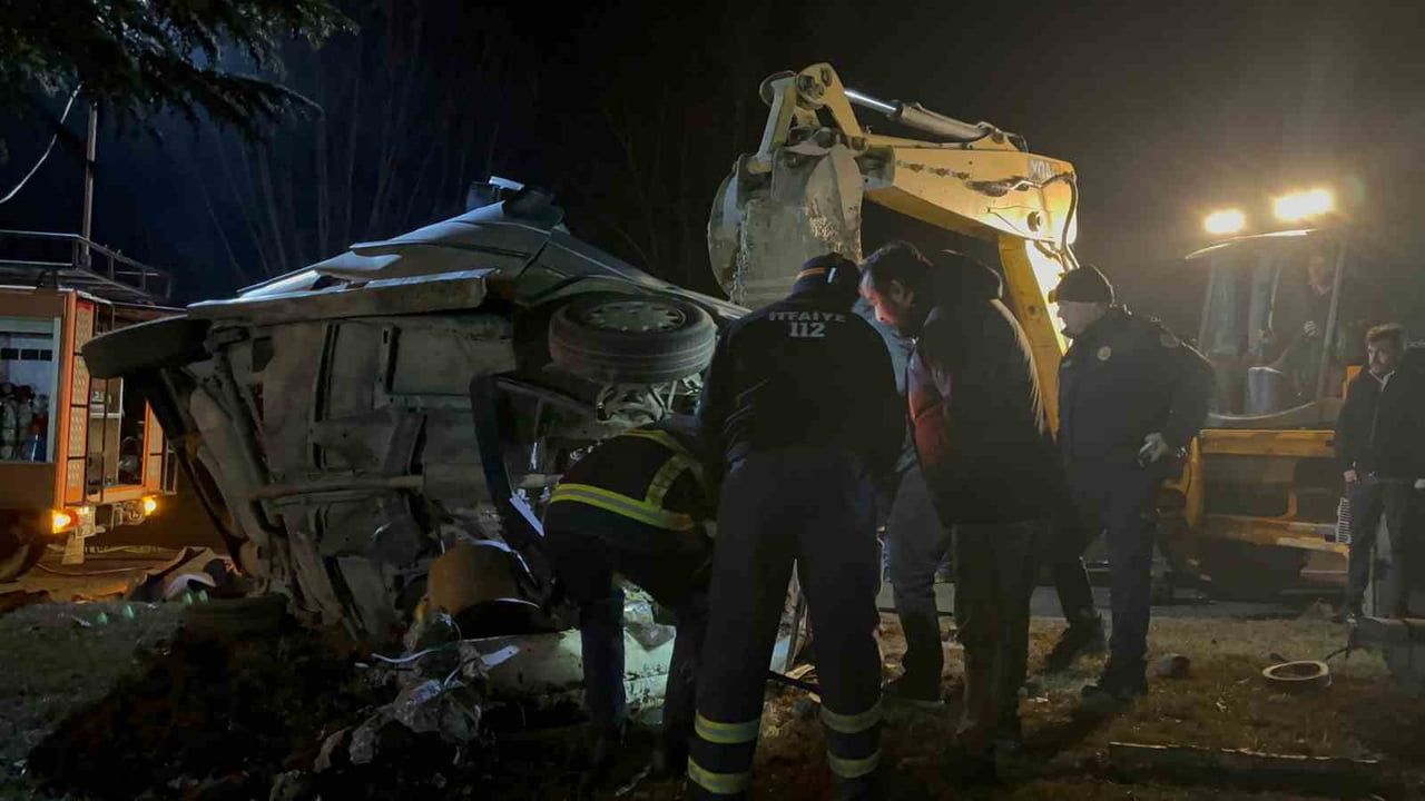 Taşköprü'de otomobil ağaca çarptı: sürücü Bekir Şimşek hayatını kaybetti