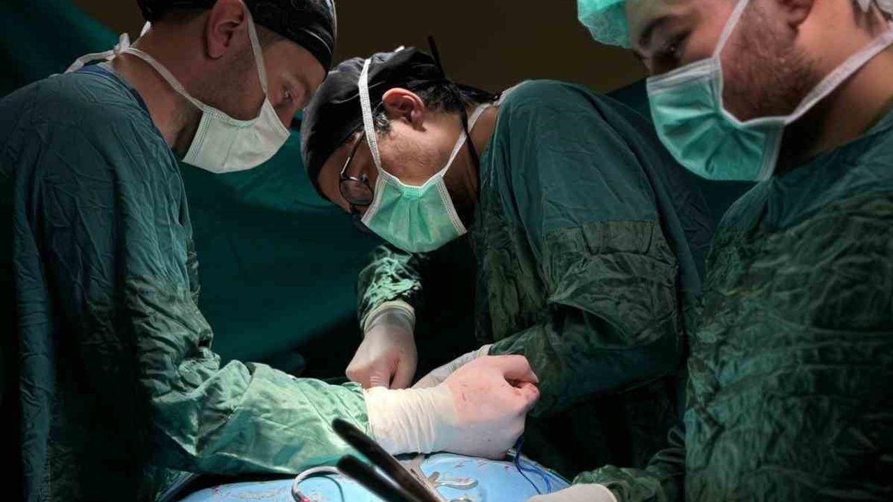 Tatvan Devlet Hastanesi'nde minimal invaziv omurga ve skolyoz ameliyatları başarıyla gerçekleştirildi