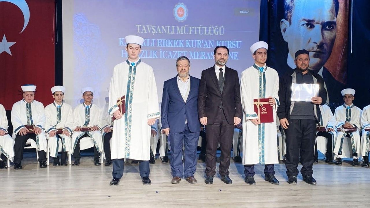 Tavşanlı'da 19 öğrenci hafızlık belgelerini aldı