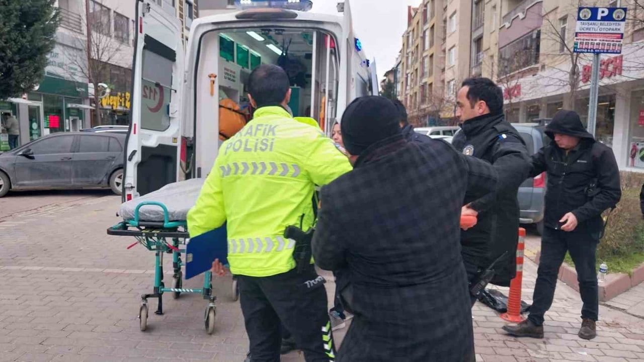 Tavşanlı'da 3 tekerlekli elektrikli motosiklet devrildi: Sürücü yaralandı