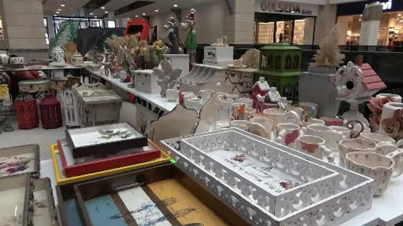 Tavşanlı'da Şerife Çelik Sanat Atölyesi kursiyerlerinin eserleri Bedesten AVM'de sergilendi