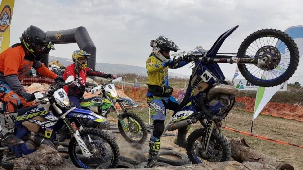 Tavşanlı'dan Umre'ye Karayolu Yolculuğu: Motosiklet Planı Otomobile Döndü