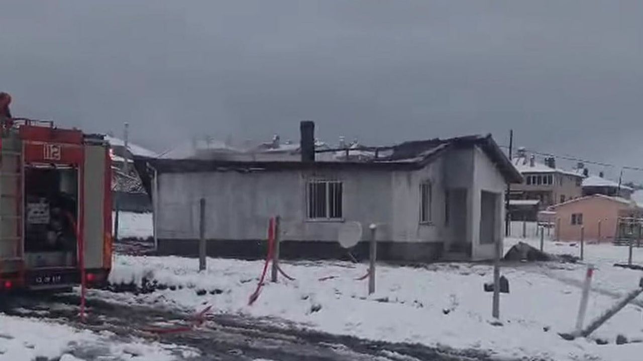 Tavşanlı Derbent Köyü'nde Ev Yangını: Can Kaybı Yok, Ev Kullanılamaz Hale Geldi