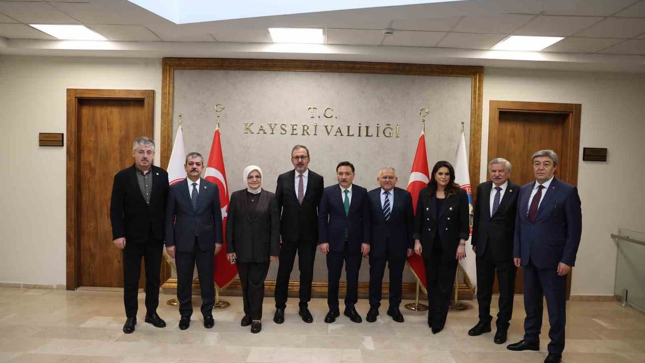 TBMM Engelli Komisyonu Başkanı Kasapoğlu ve Heyeti, Vali Gökmen Çiçek'i Kayseri'de Ziyaret Etti