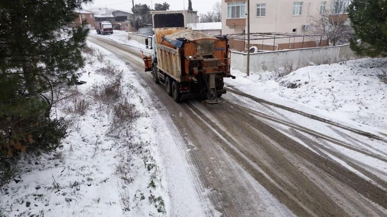 Tekirdağ Büyükşehir ekipleri, 11–12 Ocak kar yağışına karşı gece gündüz sahada