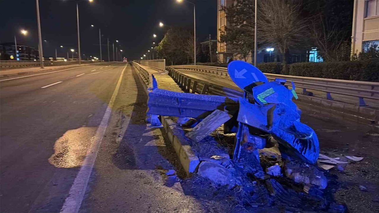 Tekirdağ Çorlu'da alkollü sürücünün kamyoneti bariyere çarptı—sürücü hafif yaralandı