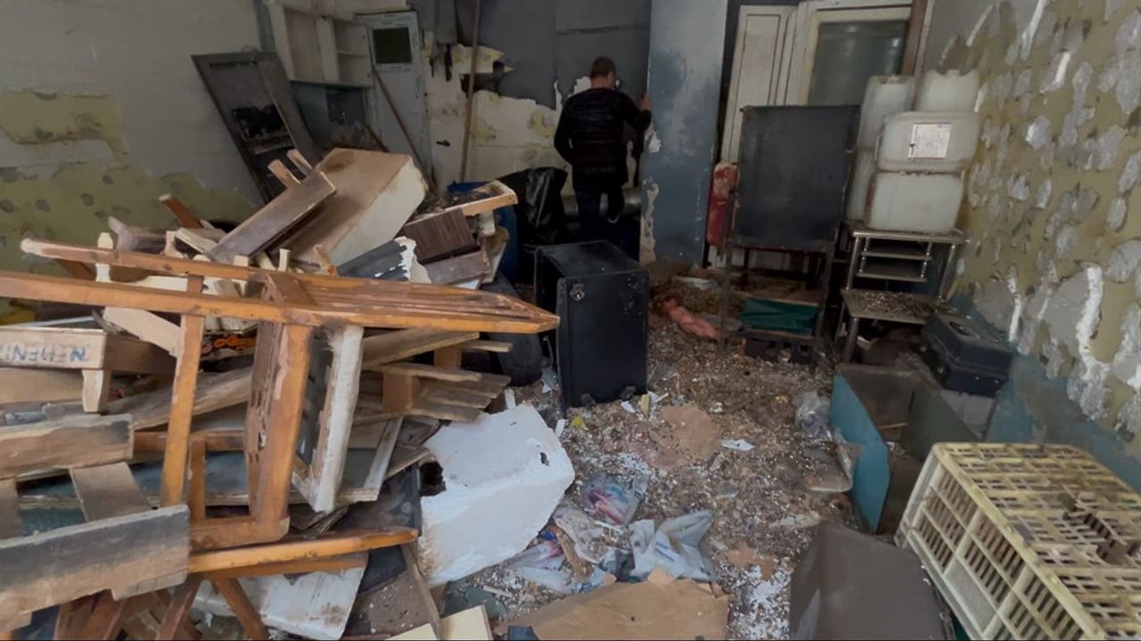 Tekirdağ Çorlu'da terk edilmiş dükkanda fare istilası: mahallede kötü koku ve ilaçlama talebi