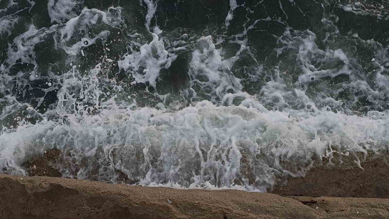 Tekirdağ'da Beş Günlük Lodos: Sahil Dalgalarla Kaplandı, Balıkçılar Tedbir Aldı