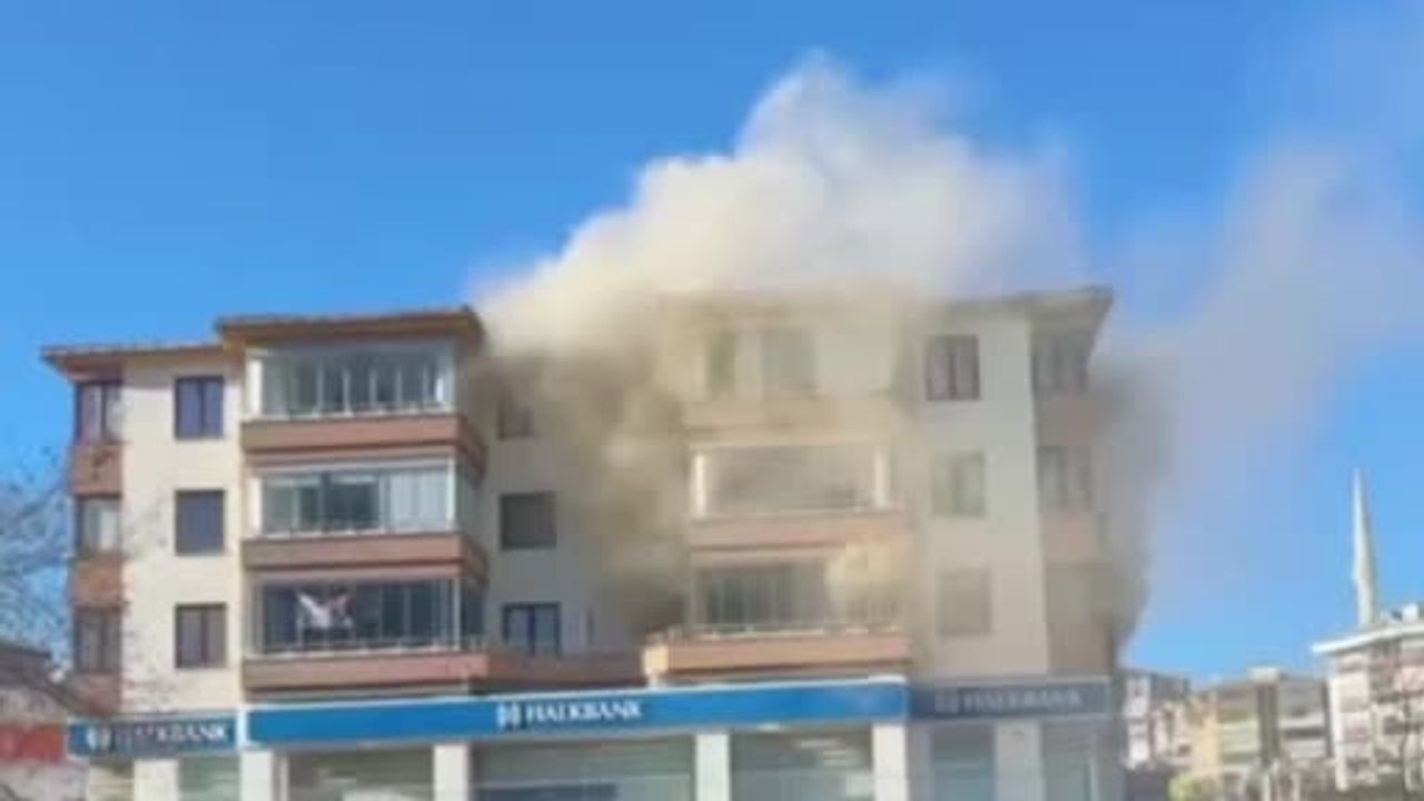 Tekirdağ'da ev yangını: 70 yaşındaki Binnaz Eriş'in cansız bedeni bulundu; ilk bulgular cinayet ihtimaline işaret ediyor