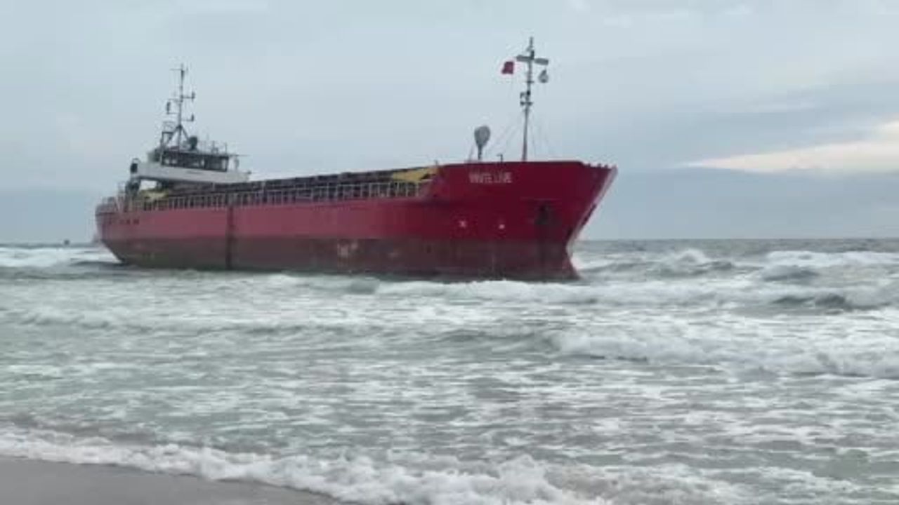 Tekirdağ’da karaya oturan Palau bayraklı 'White Line' gemisi üç gündür kurtarılmayı bekliyor