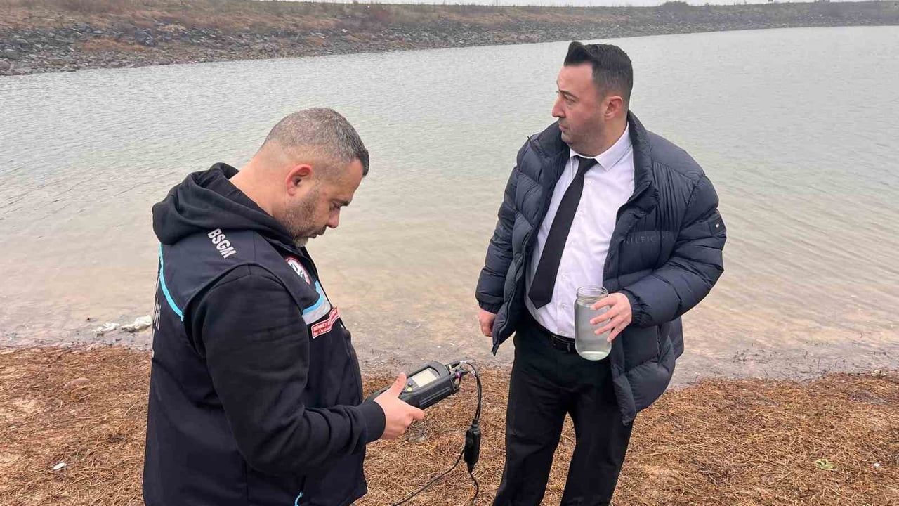 Tekirdağ’da Temrezli Göleti’nde Toplu Balık Ölümleri — Yetkililer Sudan Numune Aldı