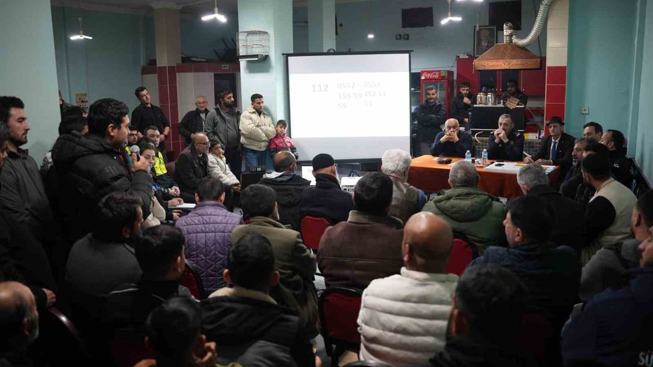 Tekirdağ Emniyeti Aydoğdu Mahallesi'nde Gençlere Yönelik Saha Çalışması Yürüttü