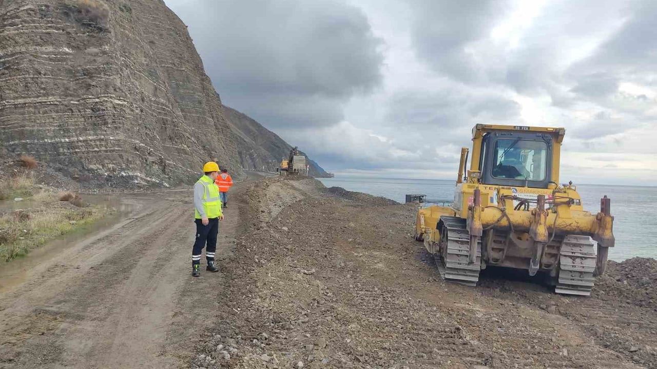 Tekirdağ Şarköy'de Heyelan: Gaziköy-Uçmakdere Sahil Yolu Yaklaşık 3 Hafta Trafiğe Kapandı