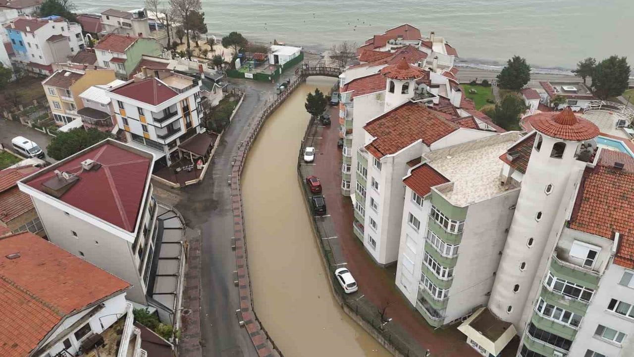 Tekirdağ Süleymanpaşa’da Değirmenaltı Deresi debisi son yağışlarla yükseldi