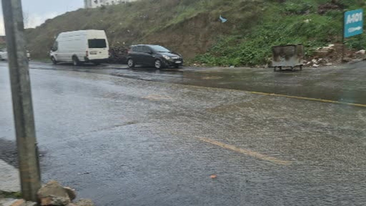 Tekirdağ Süleymanpaşa'da sağanak yağış: cadde ve sokaklarda su birikintileri, trafik zaman zaman aksadı