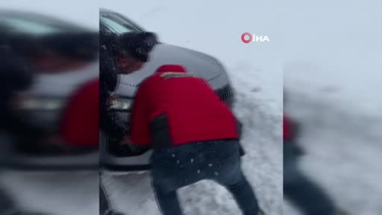 Tekman'da tipi nedeniyle yolda kalan sürücü Macera Off-Road ekibi tarafından kurtarıldı