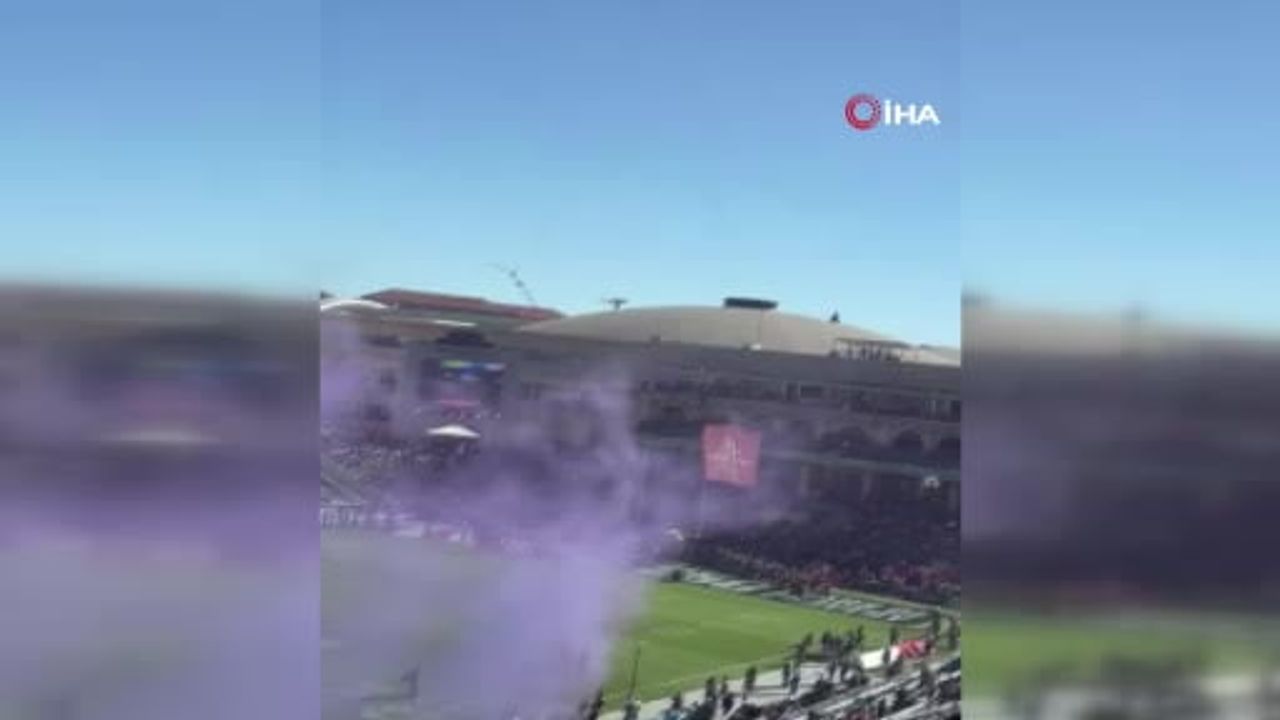 Teksas’ta Armed Forces Bowl öncesi paraşütçü kale ağlarına takılıp tribüne düştü; ciddi yaralanma yok