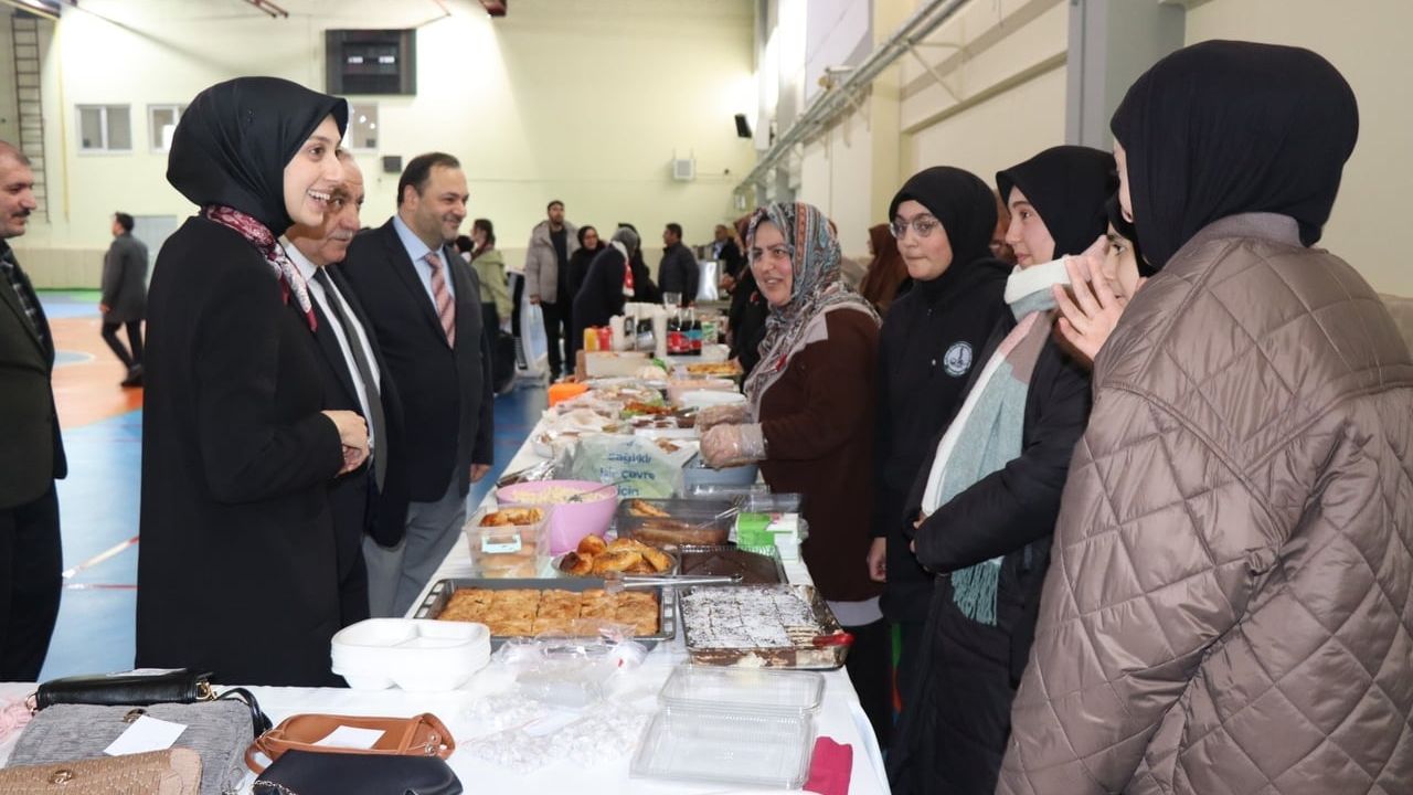 Tercan'da Gazze'ye destek için hayır çarşısı düzenlendi