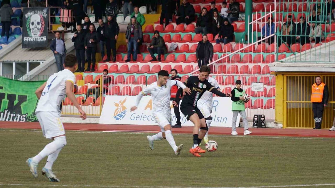 TFF 2. Lig: Isparta 32 Spor 1-0 Menemen FK — Ziya Alkurt 58. dakikada golü kaydetti