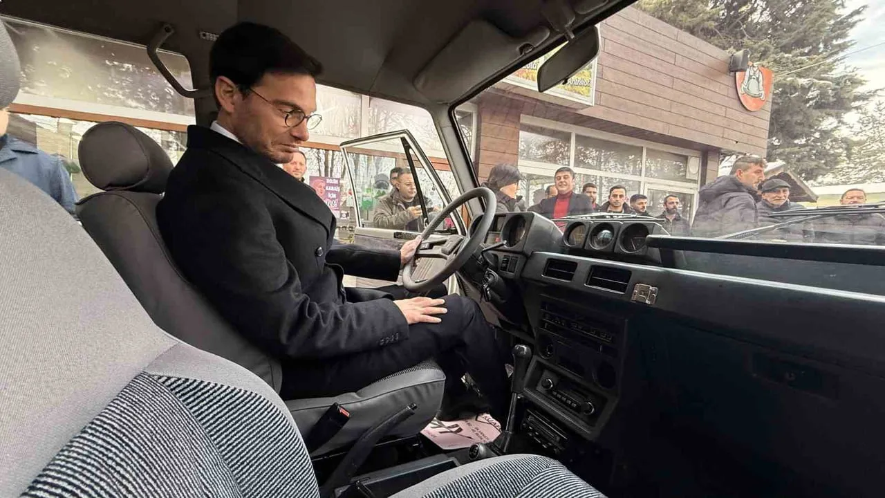 Tokat Belediye Başkanı, Babasının 45 Yıllık Makam Aracını Restorasyonla Belediyeye Kazandırdı