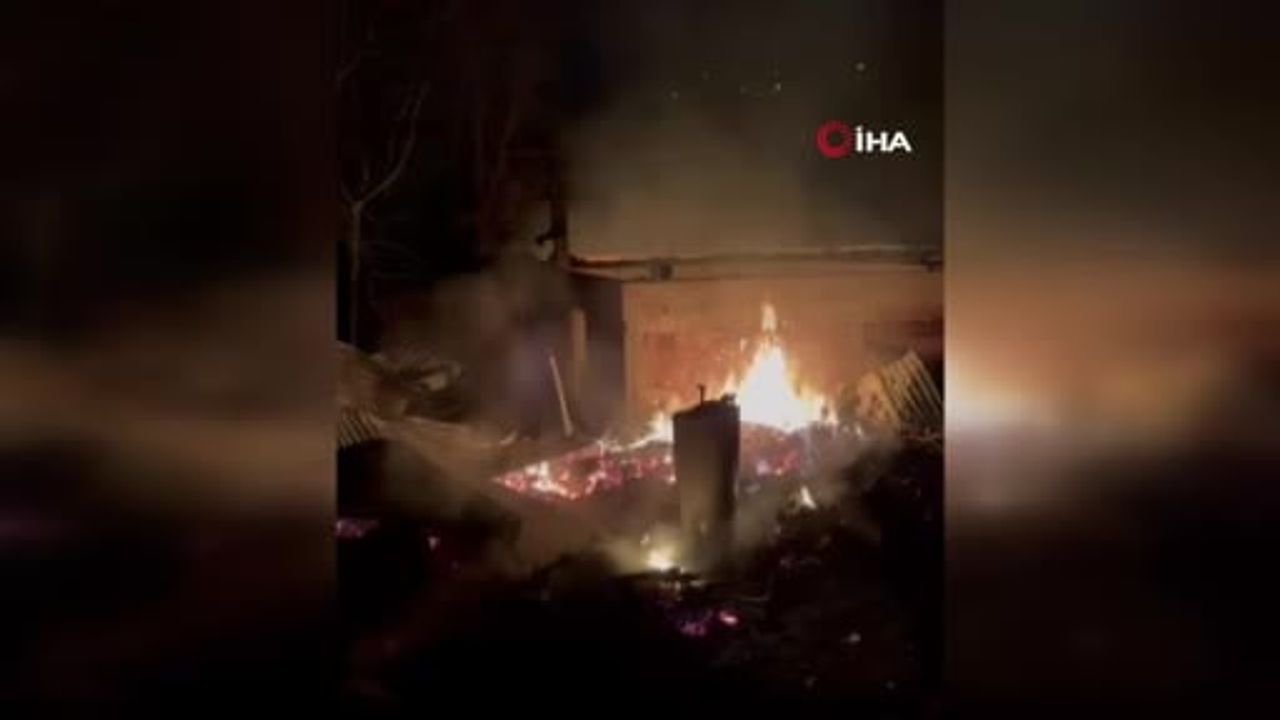 Tokat Erbaa'da ev yangını: Satışa hazır yaklaşık 3 ton fındık zarar gördü