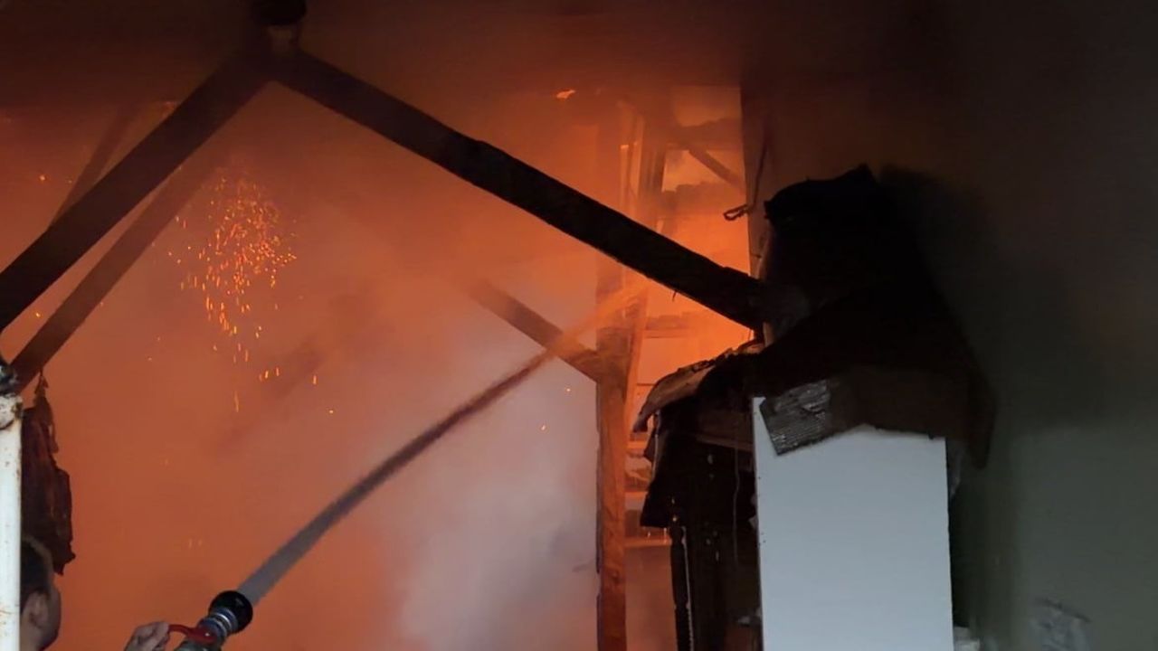 Tokat Erbaa'da iki katlı müstakil evde yangın — itfaiye müdahalesi sürüyor