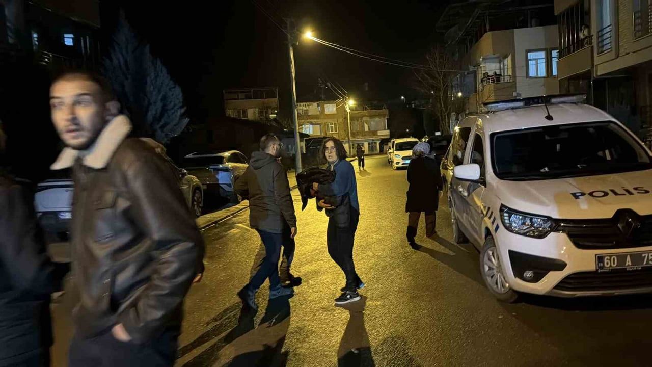 Tokat Erbaa'da soba kaynaklı yangın iki evi kullanılmaz hale getirdi, söndürülen yangın sonrası kavga çıktı