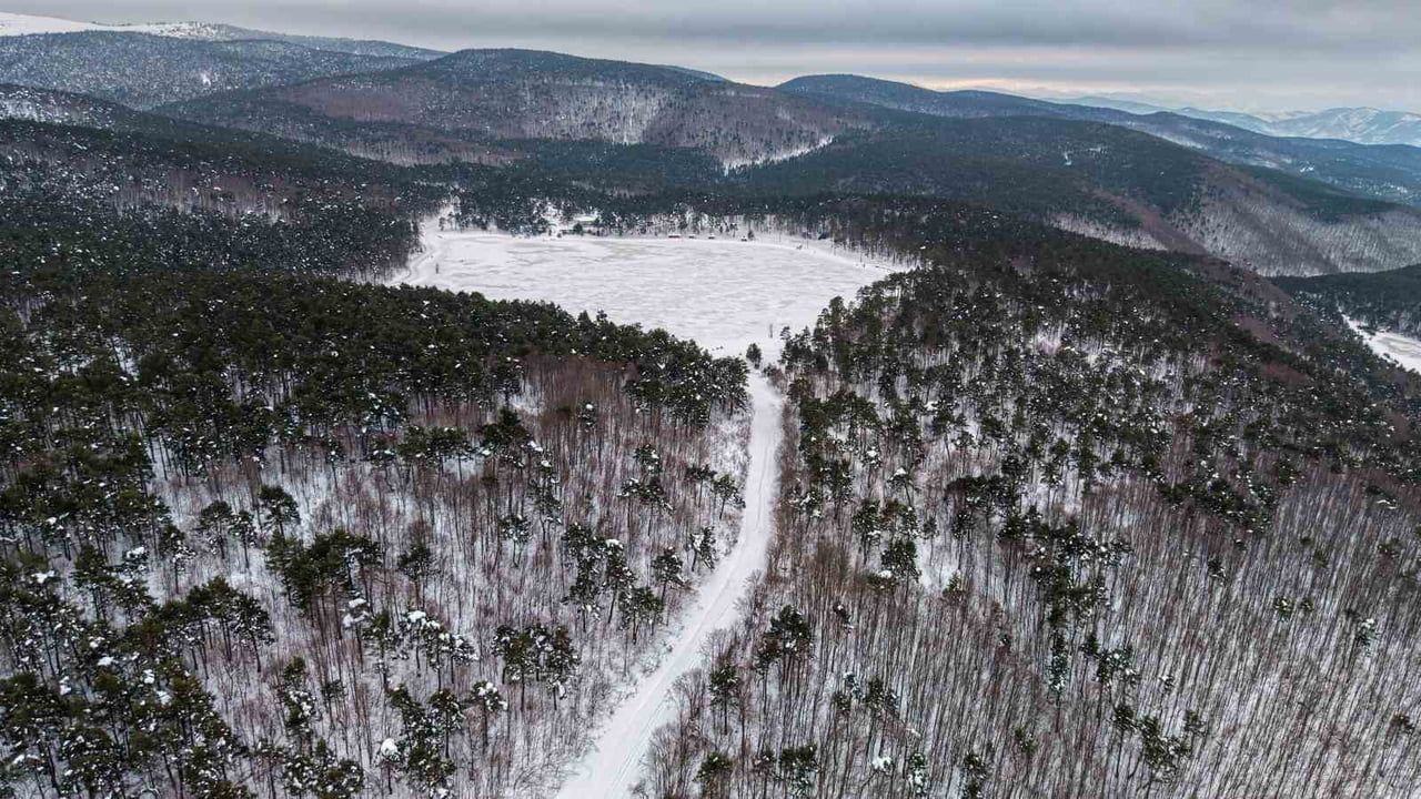 Tokat Reşadiye’de Kurt Gölü'nün Kış Manzarası Dronla Görüntülendi