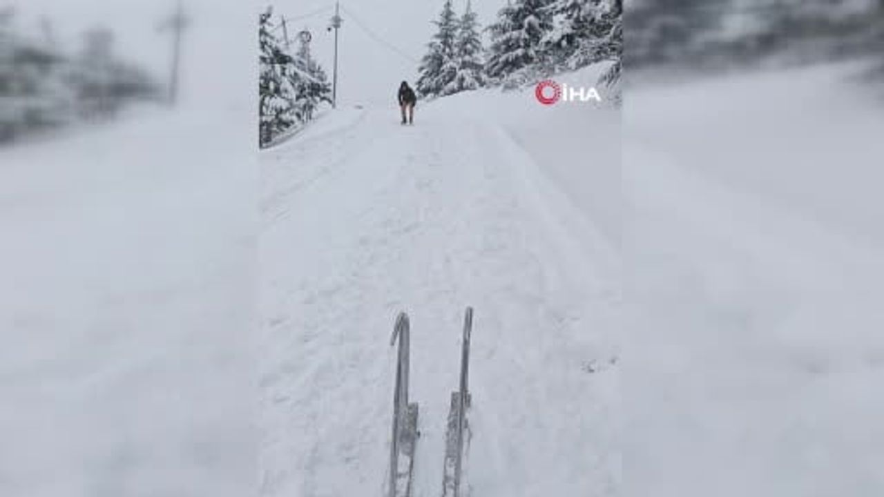 Tokat'ta kardeşler sandalye bacaklarından 'Tokat usulü' kayak yaptı