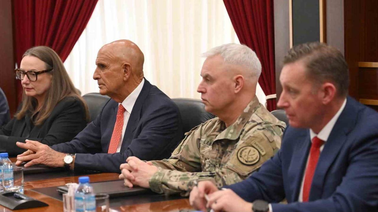 Tom Barrack Erbil'de Mesut Barzani ve SDG lideri Mazlum Abdi ile bir araya geldi