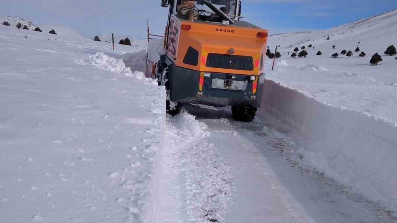 Tomarza-Tufanbeyli yolu Karayolları çalışmasıyla yeniden ulaşıma açıldı