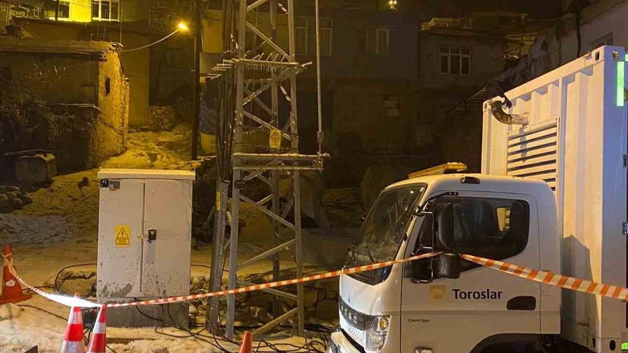 Toroslar EDAŞ, Hatay’da Yoğun Kar ve Buz Yüküne Karşı 7/24 Müdahale Ediyor