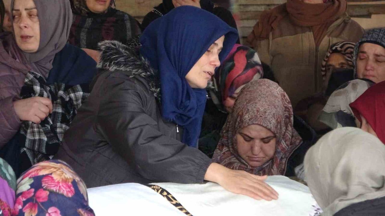 Trabzon'da saç ekimi için gittiği klinikte fenalaşan Temel Altuntaş son yolculuğuna uğurlandı