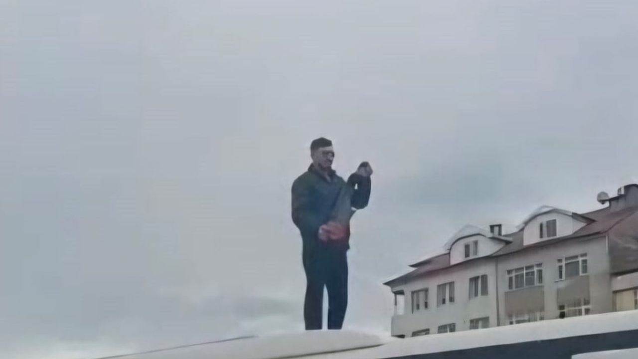 Trabzon Sürmene'de seyir halindeki tüp kamyonunda patlama: Otobüse düşen parçalar maddi hasara yol açtı