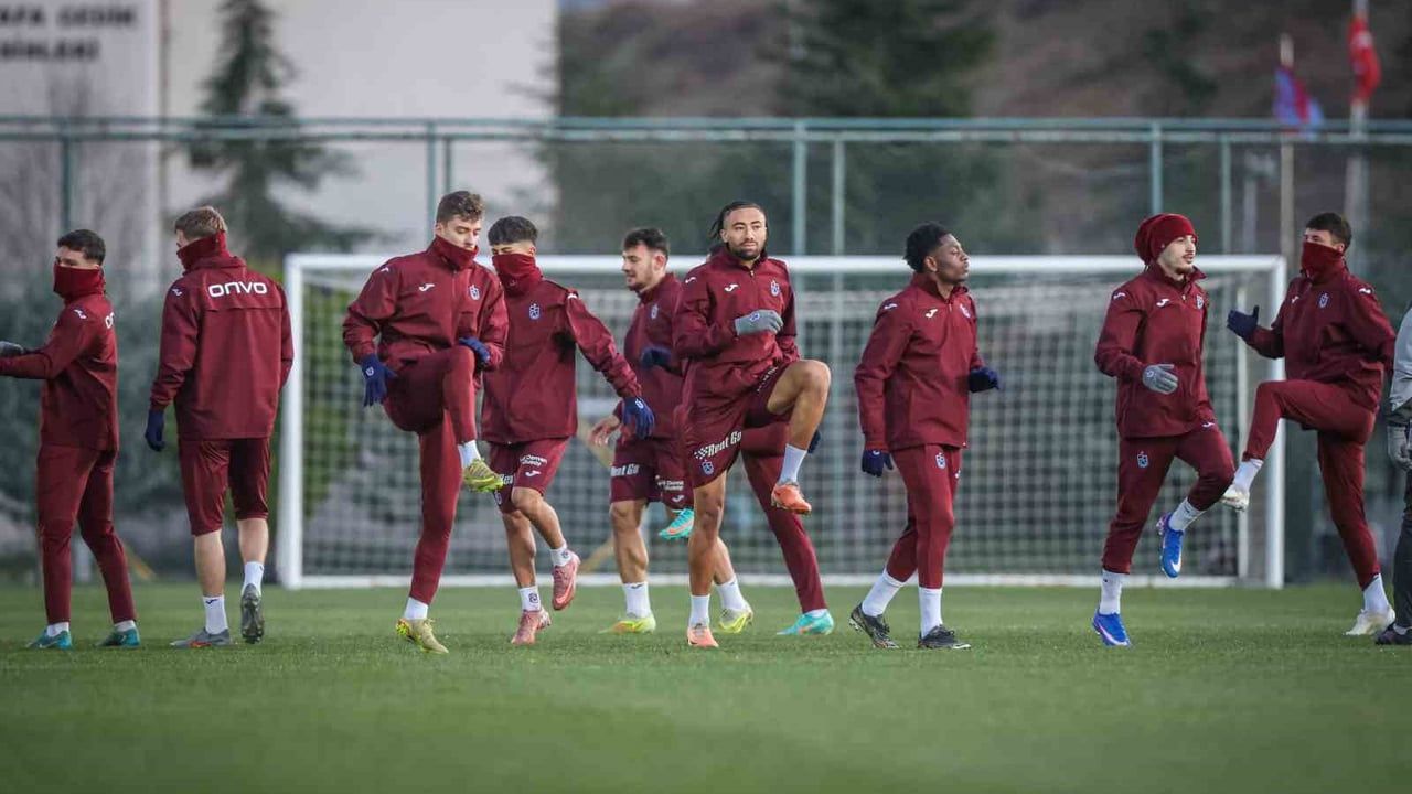 Trabzonspor, Turkcell Süper Kupa Yarı Finali Öncesi Yeni Yılın İlk Antrenmanını Yaptı