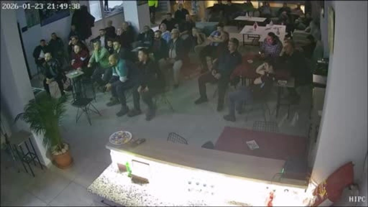 Trabzonspor'un Kasımpaşa Galibiyeti: Düzceli Taraftarların Sevinci Dernek Kameralarına Yansıdı